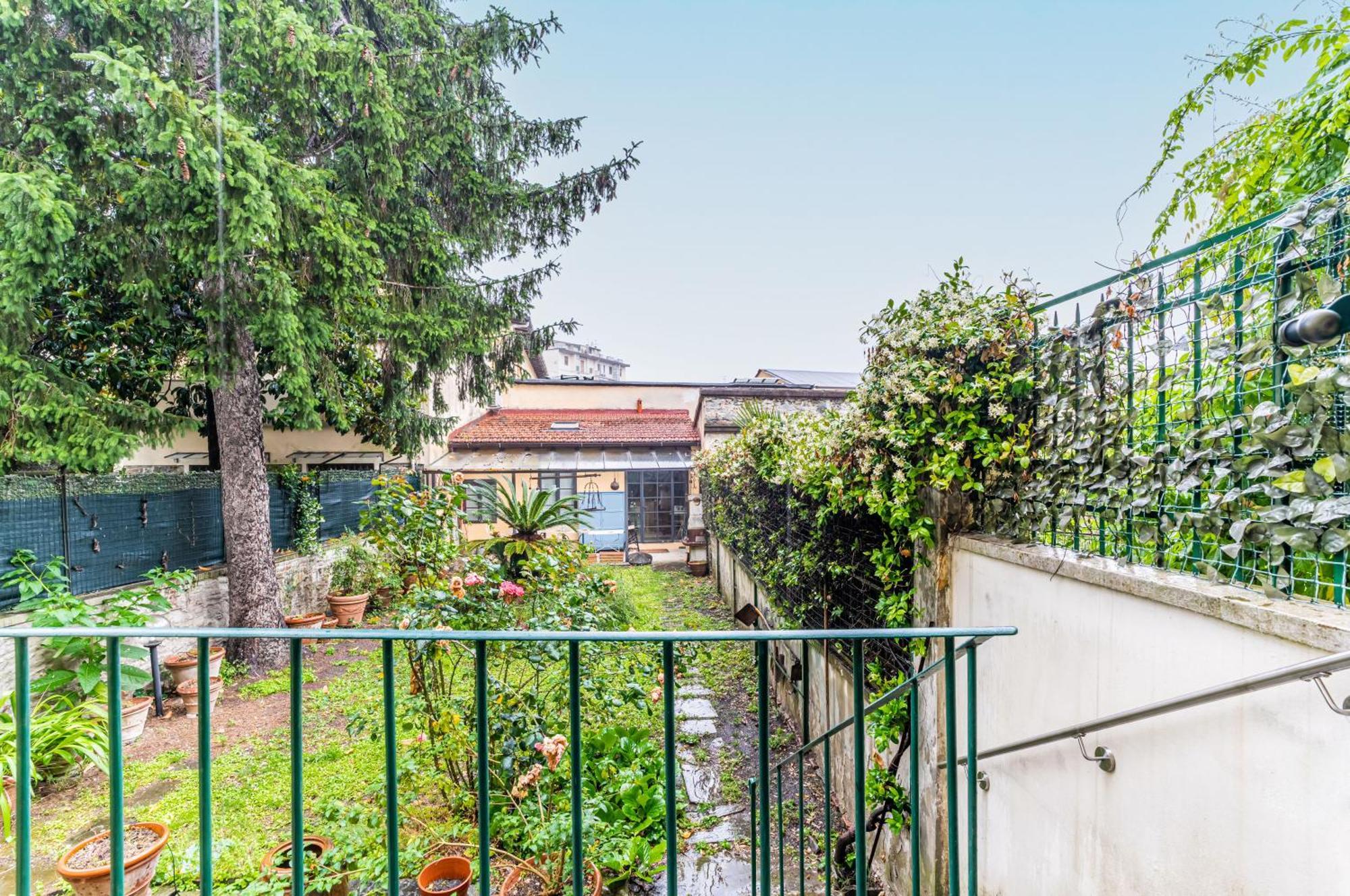 Bright Apartment With Private Garden And Balcony Firenze Bagian luar foto